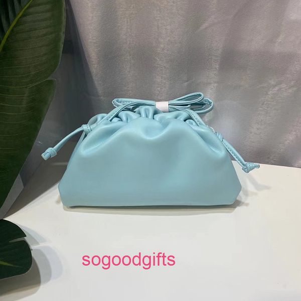 luxurys jodies designers bag crossbody bottegas bags venetas with the logo plain cloud bag large and small fashionable one shoulder messenge
luxurys jodies designers bag crossbody bottegas bags venetas with the logo plain cloud bag large and small fashionable one shoulder messenge