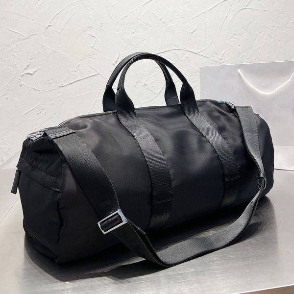 re-nylon saffiano leather duffle bag symbole embroidered jacquard fabric bags enameled metal triangle logo removable keychain nylon logo lin
re-nylon saffiano leather duffle bag symbole embroidered jacquard fabric bags enameled metal triangle logo removable keychain nylon logo lin