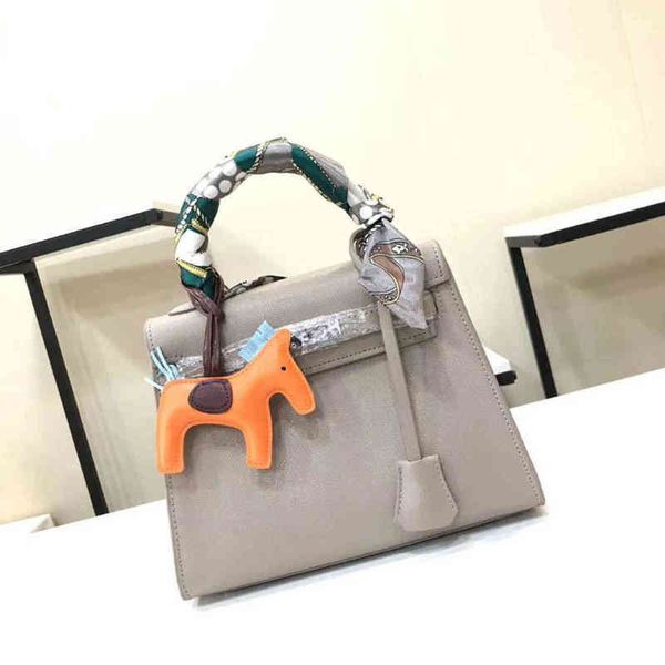 herme womens bags bags bag hand print handbag messenger bag essential every girl have logo
herme womens bags bags bag hand print handbag messenger bag essential every girl have logo