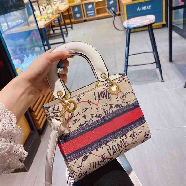 luxurious women's handbags messenger crossbody bags lady wallets new show jacquard princess versatile embroidered shoulder
luxurious women's handbags messenger crossbody bags lady wallets new show jacquard princess versatile embroidered shoulder