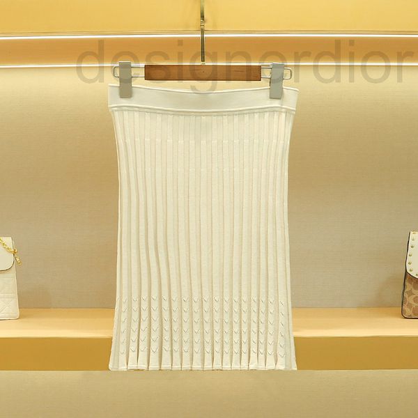 skirts designer sandrosivos2022 early autumn new women's dress with waist retracting and pleated slightly knitted a-line skirt, Black
skirts designer sandrosivos2022 early autumn new women's dress with waist retracting and pleated slightly knitted a-line skirt, Black