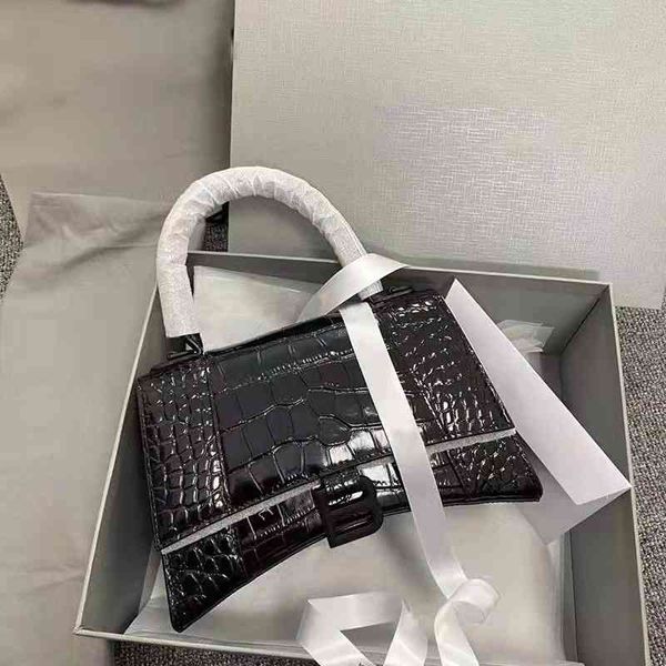 2022 new women's bag classic fashion portable single shoulder messenger leisure versatile high-end net red
2022 new women's bag classic fashion portable single shoulder messenger leisure versatile high-end net red