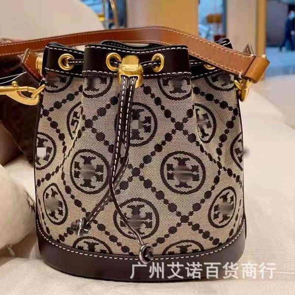 bags luxury torysburchs designer handbag 2022 bucket bag big cousin fashion printed drawstring solid color single shoulder messenger women&#
bags luxury torysburchs designer handbag 2022 bucket bag big cousin fashion printed drawstring solid color single shoulder messenger women&#