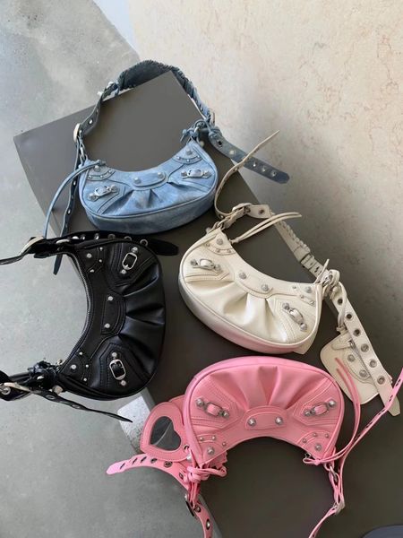luxury motorcycle le cagole tote bag half moon designer mens women's with coin purse mirror pochette embossed handbags punk crossbody h
luxury motorcycle le cagole tote bag half moon designer mens women's with coin purse mirror pochette embossed handbags punk crossbody h