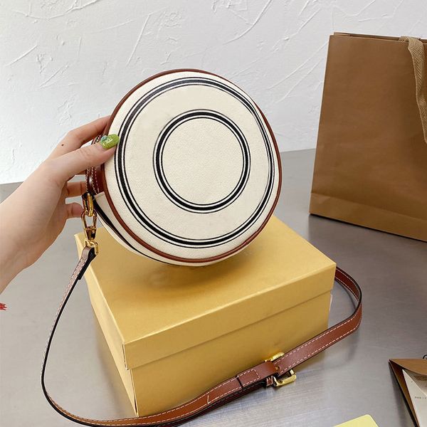 luxury saddle crossbody fends bags for womens multicolor handbag designer sling bag baguette tote shoulder purses woman 7a fashion wallet 3z
luxury saddle crossbody fends bags for womens multicolor handbag designer sling bag baguette tote shoulder purses woman 7a fashion wallet 3z