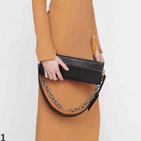women's bag french minority design high-grade texture single shoulder messenger hand carrying chain baguette 220919
women's bag french minority design high-grade texture single shoulder messenger hand carrying chain baguette 220919