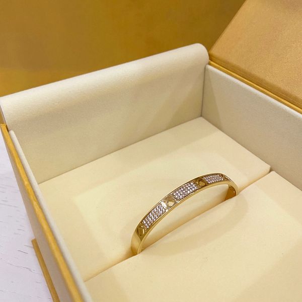 luxurys designers cuffs bracelets designer bracelet luxury jewelry couple style for women wedding accessories fashion trends, White
luxurys designers cuffs bracelets designer bracelet luxury jewelry couple style for women wedding accessories fashion trends, White