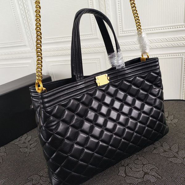 womens lambskin quilted boy tote shooping bags with hanlde gold metal hardware matelasse chian crossbody shoulder designer jumbo maxi handba
womens lambskin quilted boy tote shooping bags with hanlde gold metal hardware matelasse chian crossbody shoulder designer jumbo maxi handba