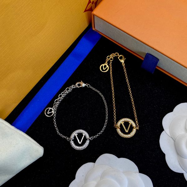 leisure diamond letter bracelets women rhinestone chain bracelets party show date shiny bangle with box, Golden;silver
leisure diamond letter bracelets women rhinestone chain bracelets party show date shiny bangle with box, Golden;silver