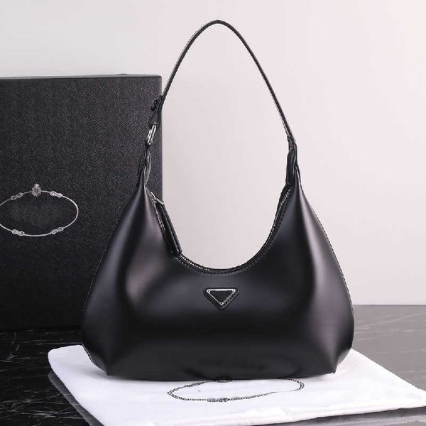 evening bags shoulder underarm bag women handbags purse bright genuine leather zipper closure triangle sign fashion letters so
evening bags shoulder underarm bag women handbags purse bright genuine leather zipper closure triangle sign fashion letters so
