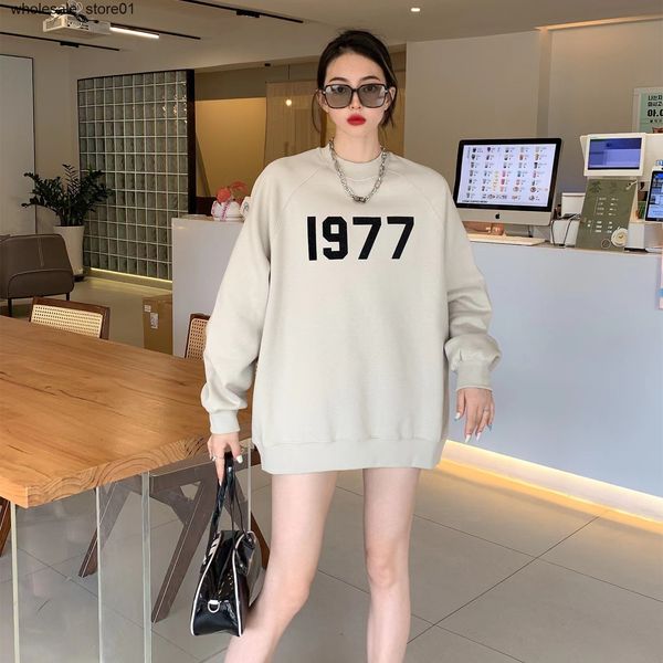 men's hoodies sweatshirts essentials plush flocking 1977 sweater men's and women's round neck fashion brand loose high street, Black
men's hoodies sweatshirts essentials plush flocking 1977 sweater men's and women's round neck fashion brand loose high street, Black
