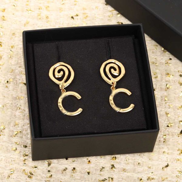 2022 luxury quality charm round shape hollow design drop earring in 18k gold plated have box stamp ps7223a, Golden
2022 luxury quality charm round shape hollow design drop earring in 18k gold plated have box stamp ps7223a, Golden