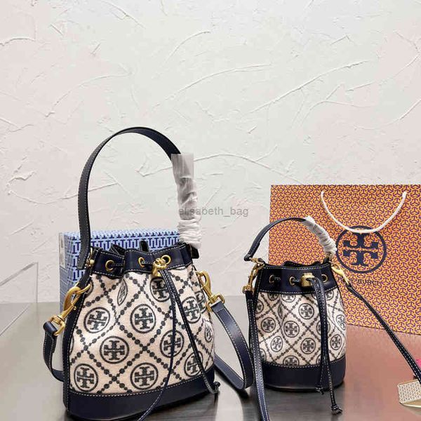 handbag torysburchs crossbody bags women's bag portable single female shoulder messenger fashionable bucket large capacity high-grade f
handbag torysburchs crossbody bags women's bag portable single female shoulder messenger fashionable bucket large capacity high-grade f
