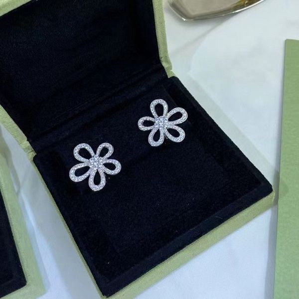 s925 sterling silver diamond clover designer stud earrings for women luxury brand shing crystal sun flower short choker earring necklace jew, Golden;silver
s925 sterling silver diamond clover designer stud earrings for women luxury brand shing crystal sun flower short choker earring necklace jew, Golden;silver