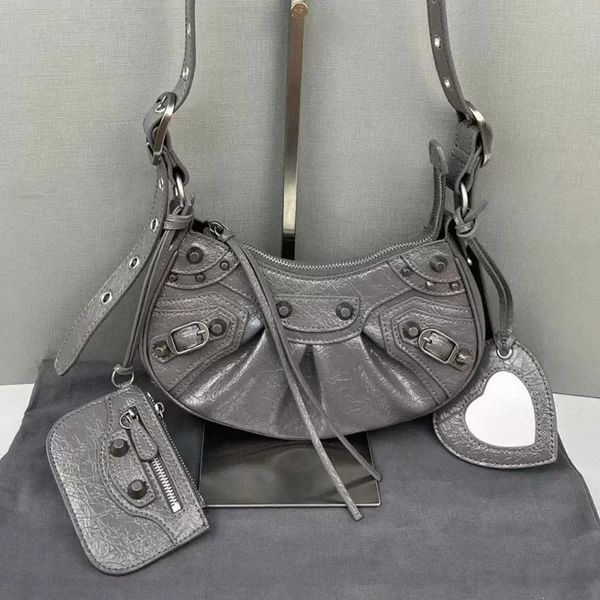 evening bags luxury le cagole designer bag women half moon handbag shoulder mini motorcycle bag leather fashion trend ladies handbags
evening bags luxury le cagole designer bag women half moon handbag shoulder mini motorcycle bag leather fashion trend ladies handbags