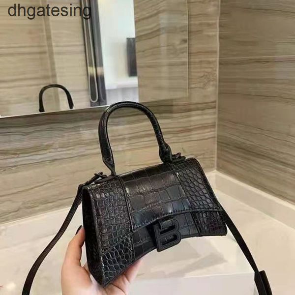 bag portable hourglass sense fashion handbags shoulder balencaigass one 2022 bags high summer foreign calfskin uq13
bag portable hourglass sense fashion handbags shoulder balencaigass one 2022 bags high summer foreign calfskin uq13