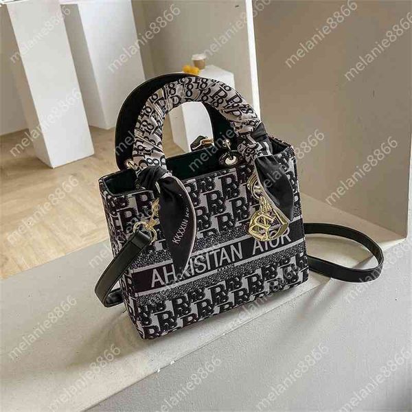 fashion shoulder bag crossbody lady wallet c/d women's handbags book bags totes new hand embroidery princess net red trend letter messe
fashion shoulder bag crossbody lady wallet c/d women's handbags book bags totes new hand embroidery princess net red trend letter messe