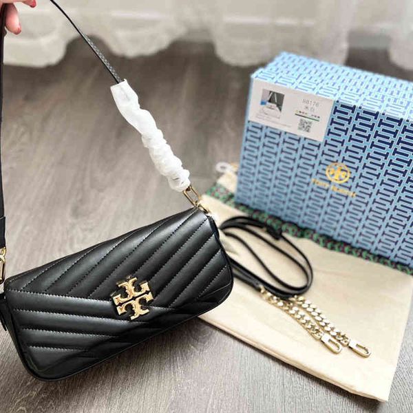 luxury designers handbags purses tary burchss bag women tote brand letter embossing genuine leather shoulder bags retro style printed color
luxury designers handbags purses tary burchss bag women tote brand letter embossing genuine leather shoulder bags retro style printed color