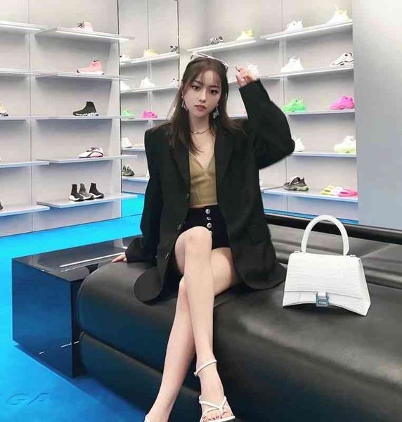 aqhl classic hourglass bag b home letter buckle leather hand fashion messenger hand carry one shoulder makeup women's 2022
aqhl classic hourglass bag b home letter buckle leather hand fashion messenger hand carry one shoulder makeup women's 2022