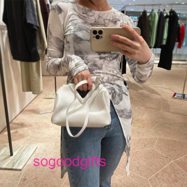 triangle handbag point crossbody bottegas designer bags venetas with the logo 2022 new leather inverted triangle clip bag candy
triangle handbag point crossbody bottegas designer bags venetas with the logo 2022 new leather inverted triangle clip bag candy