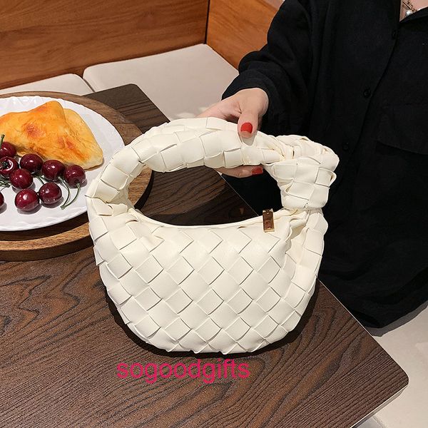 luxurys jodies designers bag crossbody bottegas bags venetas with the logo woven ox horn bag net red hand shell fashion cloud foreign style
luxurys jodies designers bag crossbody bottegas bags venetas with the logo woven ox horn bag net red hand shell fashion cloud foreign style