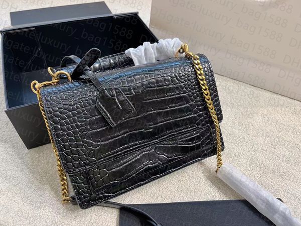 woman bag shoulder bag crocodile cross body chain bag imported cowhide fashion clamshell metal logo designer
woman bag shoulder bag crocodile cross body chain bag imported cowhide fashion clamshell metal logo designer