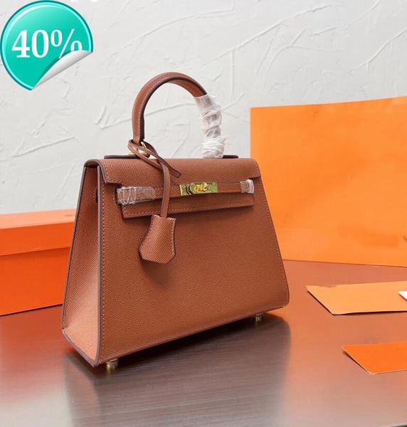 designer evening bag new shoulder mini hand fashion digner women's cowhide leather tote glamour high hands strap with box size 20cm 25c
designer evening bag new shoulder mini hand fashion digner women's cowhide leather tote glamour high hands strap with box size 20cm 25c