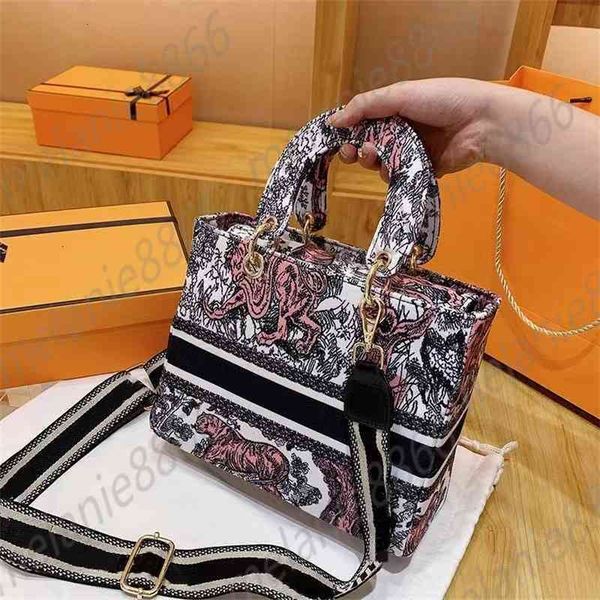 fashion women's handbags crossbody shoulder bag lady wallets designer new hand embroidery princess net red trend letter messenger
fashion women's handbags crossbody shoulder bag lady wallets designer new hand embroidery princess net red trend letter messenger