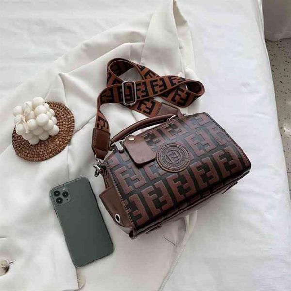 embossed single shoulder small square bag with versatile girl's color contrast letter lady's hand purse outlet osqe286t
embossed single shoulder small square bag with versatile girl's color contrast letter lady's hand purse outlet osqe286t