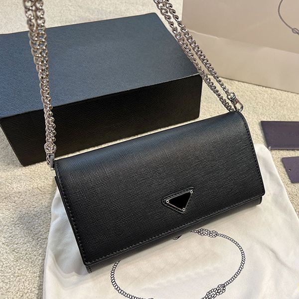 chain messenger bag flap shoulder bags lady crossbody handbag smooth leather triangle decoration internal zipper genuine leather women purse
chain messenger bag flap shoulder bags lady crossbody handbag smooth leather triangle decoration internal zipper genuine leather women purse