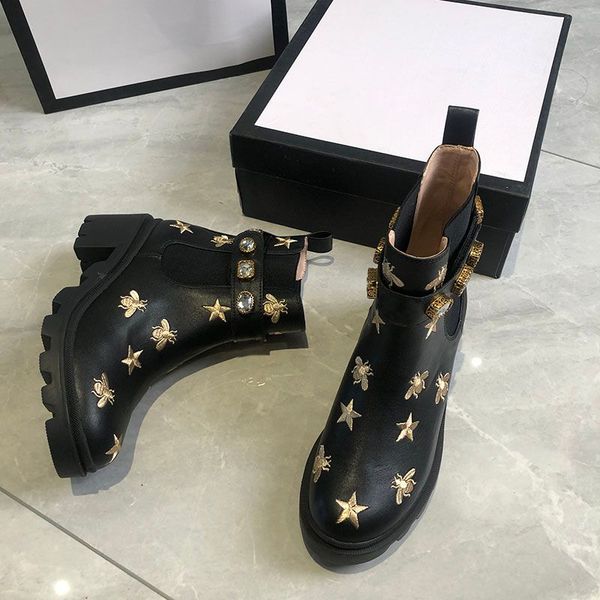 2023new women fashion designer boots martin desert boot flamingos love arrowreal leather medal coarse non-slip luxury winter size 35-40, Black
2023new women fashion designer boots martin desert boot flamingos love arrowreal leather medal coarse non-slip luxury winter size 35-40, Black