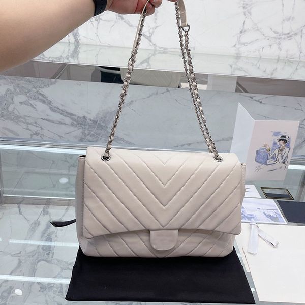 22ss women v-stitch classic flap shoulder bag genuine leather quilted large capacity double chain designer luxury handbag beach suitcase mul
22ss women v-stitch classic flap shoulder bag genuine leather quilted large capacity double chain designer luxury handbag beach suitcase mul