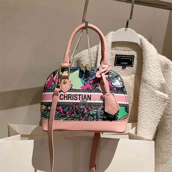 shoulder bags women's can be customized and mixed batches shell painted graffiti printed bags factory direct sales 68% off
shoulder bags women's can be customized and mixed batches shell painted graffiti printed bags factory direct sales 68% off