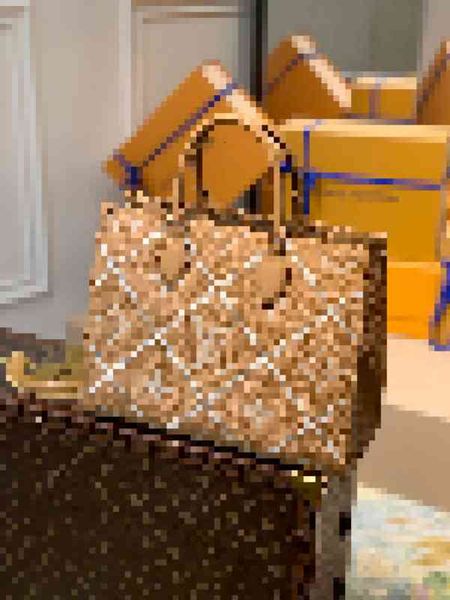 shopping bags embroidered embossed onthego m46015 luxury brand designer women travel real leather handbags shoulder evening bag qgpi
shopping bags embroidered embossed onthego m46015 luxury brand designer women travel real leather handbags shoulder evening bag qgpi