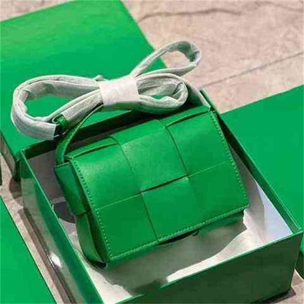 2022 luxury women bottegass handbags venetas women's green lattice small square pillow leather chest woven mini shoulder
2022 luxury women bottegass handbags venetas women's green lattice small square pillow leather chest woven mini shoulder