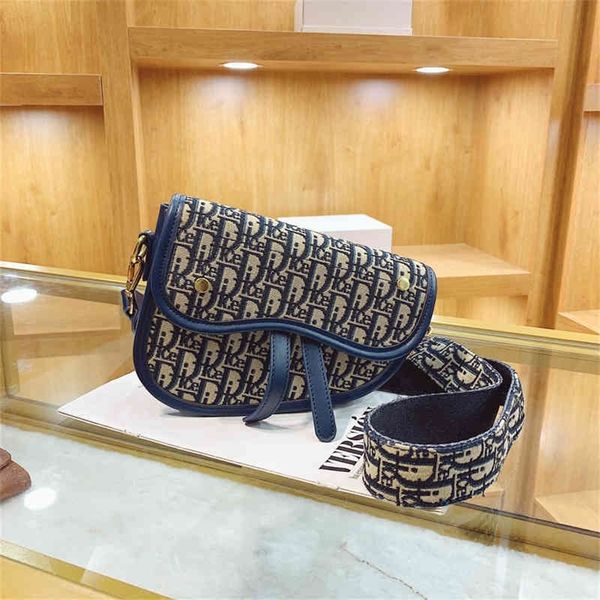 88% off evening bags clearance sale 4fx8 saddle single messenger portable fashionable embroidered foreign style women's
88% off evening bags clearance sale 4fx8 saddle single messenger portable fashionable embroidered foreign style women's