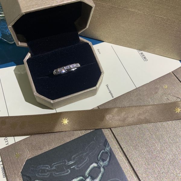 luxurys designers cluster rings women and men charm luxury jewelry for wedding designer ring trends fashion good nice, Golden;silver
luxurys designers cluster rings women and men charm luxury jewelry for wedding designer ring trends fashion good nice, Golden;silver