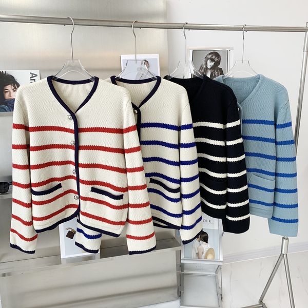 906 l 2022 milan runway autumn women's sweater brand same style long sleeve v neck cardigan womens xinyi, White;black
906 l 2022 milan runway autumn women's sweater brand same style long sleeve v neck cardigan womens xinyi, White;black