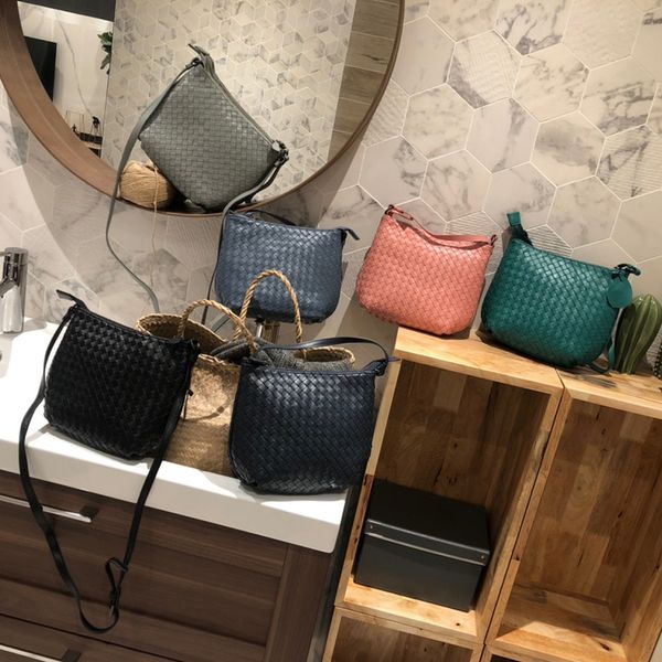 evening bags luxury handbag women sheepskin genuine leather shoulder fashion wild large capacity female designer messenger bag 220919
evening bags luxury handbag women sheepskin genuine leather shoulder fashion wild large capacity female designer messenger bag 220919