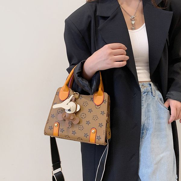 autumn/winter fashion bags trendy all-match hand-held messenger long shoulder strap tote one-shoulder women's bags
autumn/winter fashion bags trendy all-match hand-held messenger long shoulder strap tote one-shoulder women's bags