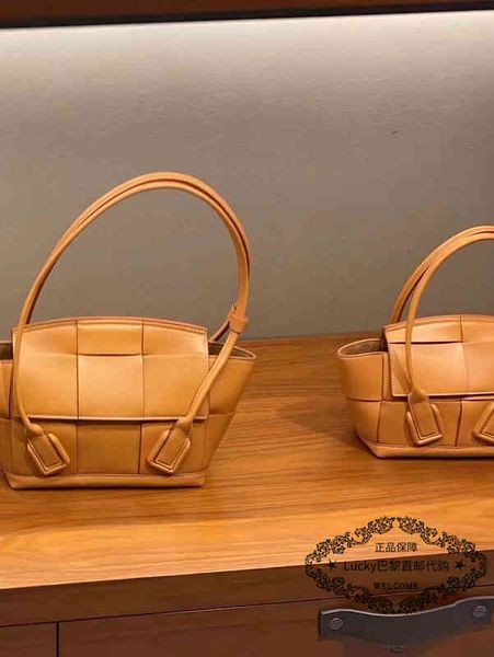 bags womens bottegass designer venetaes new arco woven glossy small tote single shoulder portable 2022 ladys fashion luxury high sence hq4g
bags womens bottegass designer venetaes new arco woven glossy small tote single shoulder portable 2022 ladys fashion luxury high sence hq4g