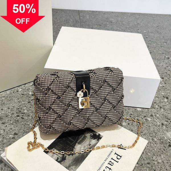 designer evening bag new shoulder mini hand fashion women's bag 2022 new style woven small crossbody
designer evening bag new shoulder mini hand fashion women's bag 2022 new style woven small crossbody