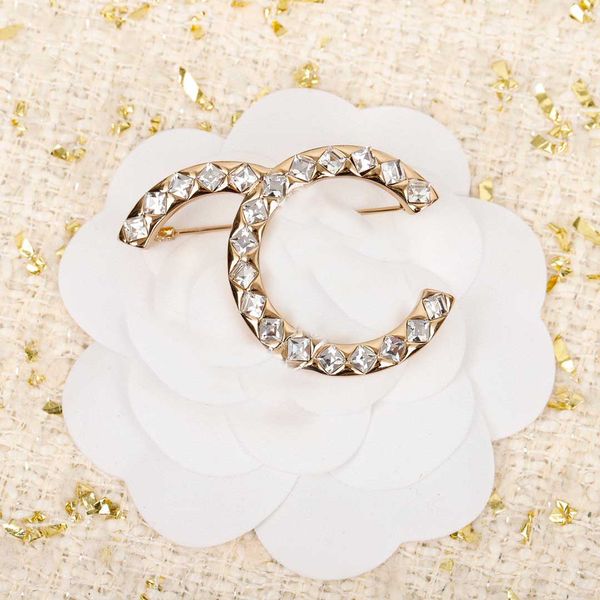 2022 luxury quality charm brooch with all sparkly diamond in 18k gold plated have box stamp ps7239a, Golden
2022 luxury quality charm brooch with all sparkly diamond in 18k gold plated have box stamp ps7239a, Golden