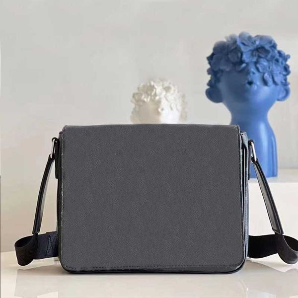 2022 new designer shoulder bag men district messenger bag flowers canvas briefcase fashion outdoor leisure handbag luxury crossbody pocket m
2022 new designer shoulder bag men district messenger bag flowers canvas briefcase fashion outdoor leisure handbag luxury crossbody pocket m