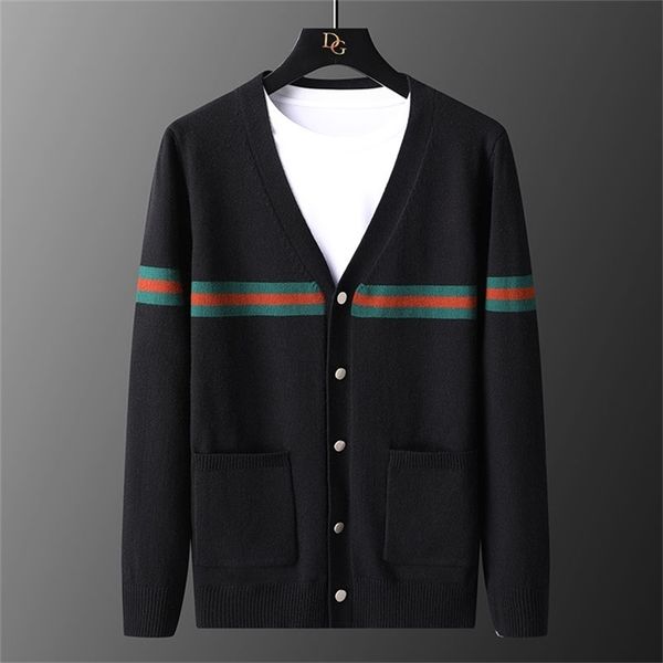 men's sweaters collar male sweaters luxury color contrast casual mens sweaters fashion loose man sweater plus size 5xl ropa hombre 2209, White;black
men's sweaters collar male sweaters luxury color contrast casual mens sweaters fashion loose man sweater plus size 5xl ropa hombre 2209, White;black