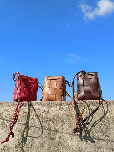 evening bags mini drawstring bucket luxury designer women s shoulder cow leather small handbags fashion crossbody 220919
evening bags mini drawstring bucket luxury designer women s shoulder cow leather small handbags fashion crossbody 220919