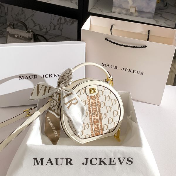 leather high-end small round bag women's niche light luxury one-shoulder messenger bag
leather high-end small round bag women's niche light luxury one-shoulder messenger bag