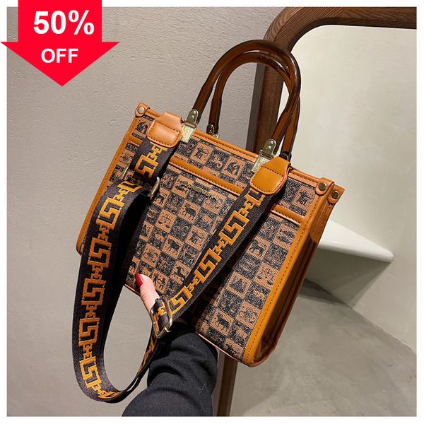 designer evening bag new shoulder mini hand hand crossbody women's bag popular autumn and winter women 2022 new large capacity tote
designer evening bag new shoulder mini hand hand crossbody women's bag popular autumn and winter women 2022 new large capacity tote