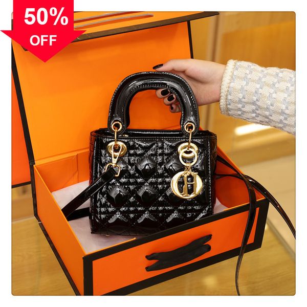 designer evening bag new shoulder mini hand high texture diana female 2022 fashion hand lingge msenger bag
designer evening bag new shoulder mini hand high texture diana female 2022 fashion hand lingge msenger bag