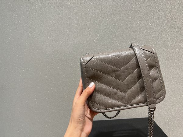 designer designed shoulder bag women's mini leather chain bag size 18cm delivery box
designer designed shoulder bag women's mini leather chain bag size 18cm delivery box